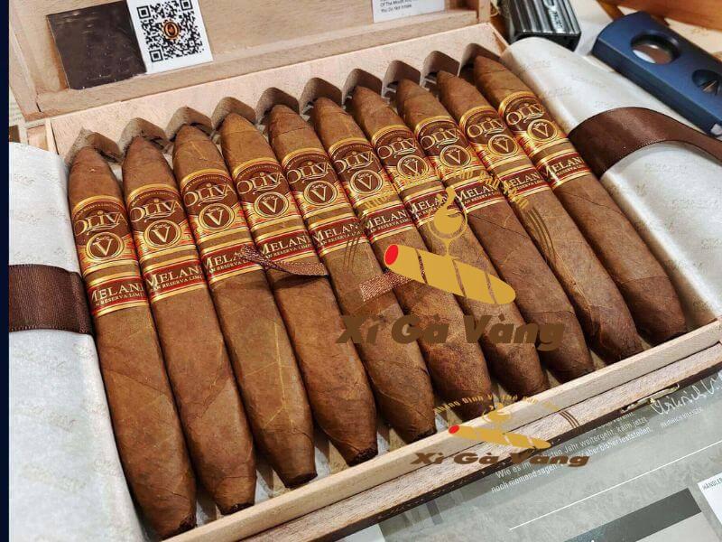 1 hộp Oliva V Melanio Figurado bao gồm 10 điếu